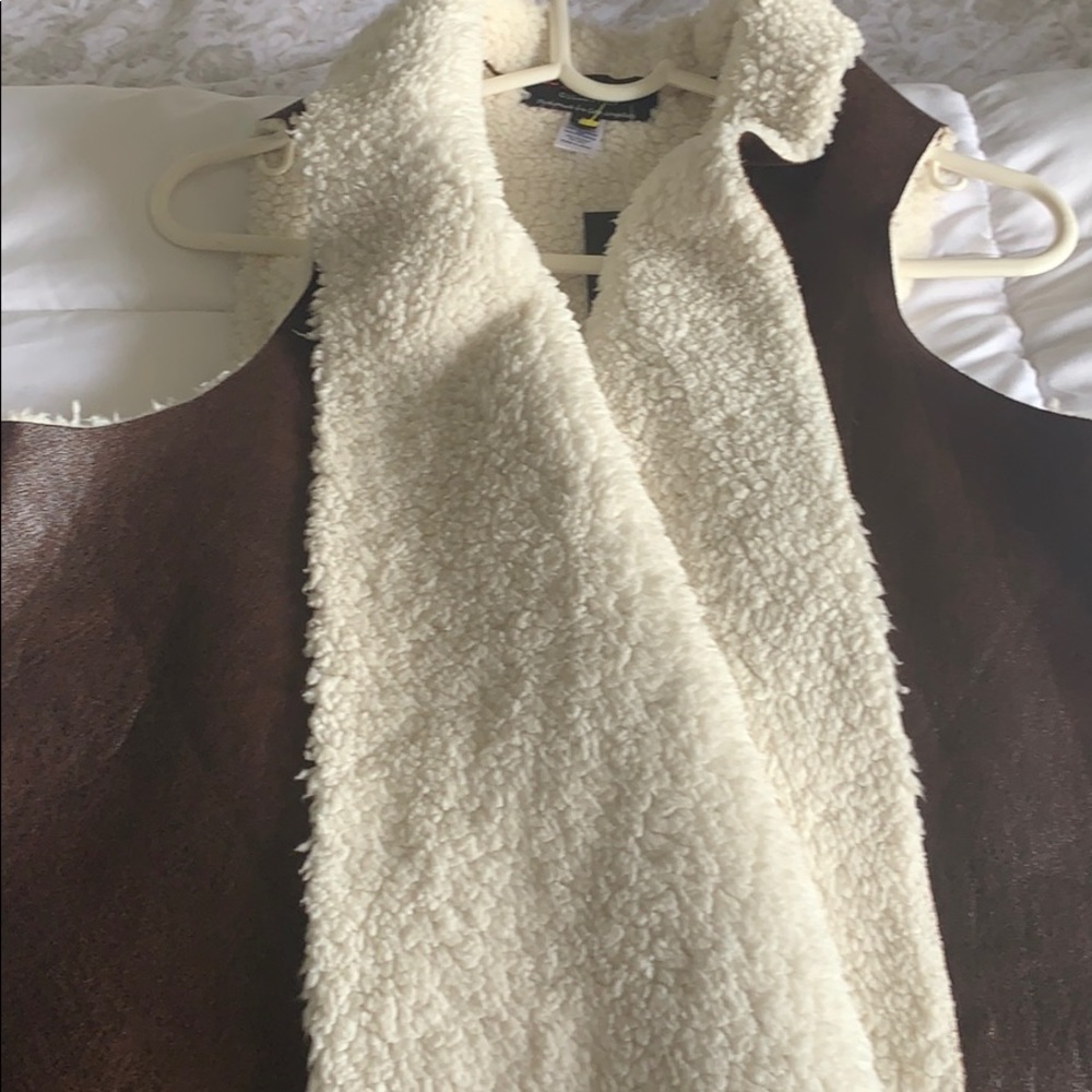 Poncho - Picture 2 of 4